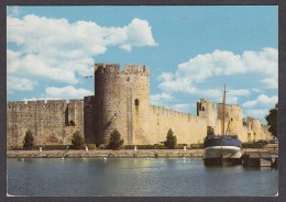 100497/ AIGUES-MORTES, Les Remparts Vus Du Chenal Maritime - Aigues-Mortes