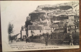 Cpa 24 Dordogne, Les Eyzies, Ruines De L'Ancien Château Bati Dans Les Flancs Du Rocher, Animée, éd Guillier, Dos Simple - Les Eyzies