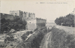 C. P. A. : 29 : BREST : Le Donjon Et Les Fossés Du Château - Brest