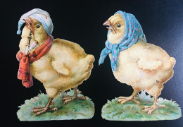 Bel Ensemble 2 Chromos Decoupis Gaufrée PAQUES Couple Pipe Poussin Humanisé Bonnet Campagne - Motivos De Pascua