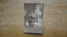 Ancienne Carte , Un Homme Avec Des Fleurs " Sincère Affection " - Hombres