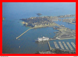 CPSM/pf (35) SAINT-MALO.  Port De Plaisance Des Sablons, Car-ferry "Bretagne"...H421 - Saint Malo