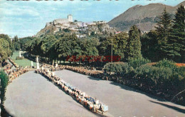 CPSM LOURDES - LA PROCESSION ARRIVE SUR L'ESPLANADE - Lourdes