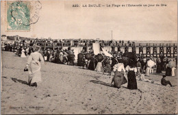 20563 Cpa 44 La Baule - La Plage Et L'estacade Un Jour De Fête - La Baule-Escoublac