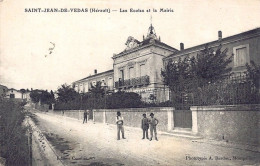 *CPA  - 34 - SAINT JEAN DE VEDAS - Les Ecoles Et La Mairie - Animée - Autres & Non Classés