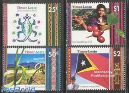 Timor 2002 Independence 4v, Mint NH, History - Nature - Flags - History - Flowers & Plants - Fruit - Frutas