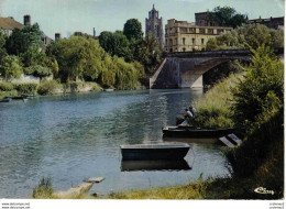 10 NOGENT SUR SEINE Les Rives De La Seine Vers Le Pont Et L'Eglise Barques Pêcheurs En 1975 Combier - Nogent-sur-Seine