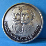 Médaille First Powered Flight 17/12/1903 - W. And O. Wright - Frais Du Site Déduits - Souvenirs