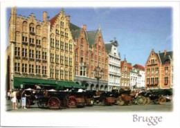 BRUGGE. -  BRUGES. -  Grand Place. Avec Ses Calèches.     Circulée. - Brugge