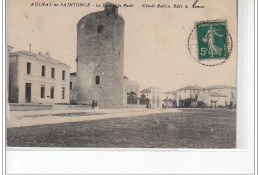 AULNAY DE SAINTONGE - La Tour Et La Poste - Très Bon état - Aulnay