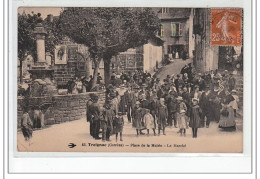 TREIGNAC - Place De La Mairie - Le Marché - état - Treignac