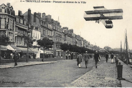 TROUVILLE : Aviation Planant Au-dessus De La Ville - Tres Bon Etat - Trouville