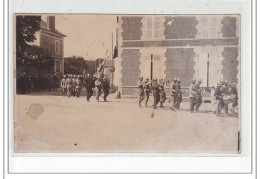 VERNON - CARTE PHOTO - Défilé Militaire - Très Bon état - Vernon