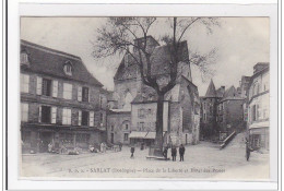 SARLAT : Place De La Liberté Et Hotel Des Postes - Tres Bon Etat - Autres & Non Classés