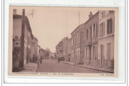 SAINT-MEDARD-DE-GUIZIERES : Rue De La Republique - Tres Bon Etat - Other & Unclassified