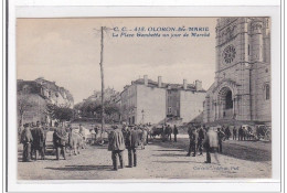 OLORON-Ste-MARIE : La Place Gambetta Un Jour De Marché - Tres Bon Etat - Oloron Sainte Marie