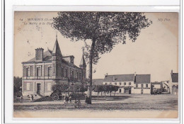 MOUROUX : La Mairie Et La Place - Tres Bon Etat - Andere & Zonder Classificatie