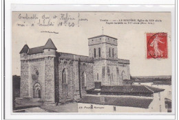 LE BOUPERE : Eglise Du XIIIe Siecle, Facade Fortifiée Du XVe Secle - Tres Bon Etat - Autres & Non Classés