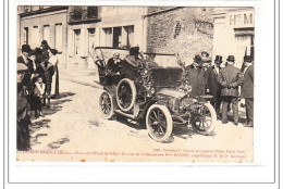 LE MERLERAULT : Place De L'hotel De-ville, Arrivée De La Centenaire Mme FOSSEY - Etat - Otros & Sin Clasificación