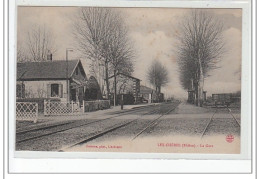 LES CHERES - La Gare - état (traces) - Autres & Non Classés