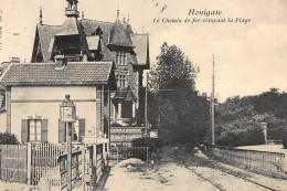 HOULGATE : Le Chemin De Fer Côtoyant La Plage, Cachet Rare - Tres Bon Etat - Houlgate