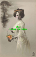 R589925 Woman. Basket With Flowers. R. 120 1. Imukalski - Mondo