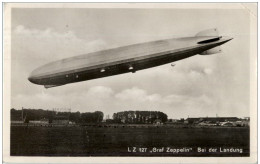 Zeppelin Luftschiff - Graf Zeppelin Be Der Landung - Dirigeables