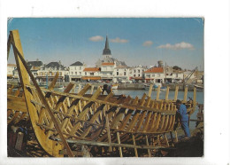 Saint-Gilles-Croix-de-Vie (85) : GP Du Chantier De Bateau En Bois Dans Le Port En 1973 (animé) GF - Saint Gilles Croix De Vie