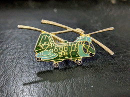 N Pins Pin's Insigne Militaire Helicoptere Chinook Lapel Pin Military Helicopter Us Marines Boeing Ch-47 Tres Bon état - Militari