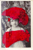 *CPA - Fillette Au Chapeau Rouge Avec Bouquet De Fleurs Rouges - Portraits