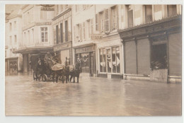 CARTE PHOTO - MAGASIN VETEMENTS " A LA VILLE DE PARIS " - PHARMACIE DUBOIS - CREDIT LYONNAIS - ATTELAGE - INONDATIONS - - A Identificar