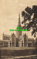 R589955 Salisbury Cathedral. N. E. 19738. Friths Series - Monde