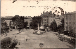 20624 Cpa 12 Millau - Place Du Mandarous - Millau