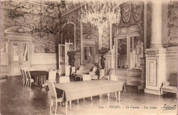 CPA 03 VICHY LE CASINO UN SALON - Vichy