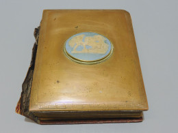 -ANCIEN ALBUM PHOTOS COUVERTURE PLAQUE LAITON PLAQUE WEDGWOOD Au Centre    E - Other & Unclassified