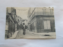 BARBEZIEUX ( 16 Charente ) RUE SAINT MATHIAS ANIMMES  CHAPELLERIE  BOITREAUD CACHET MILITAIRE AU DOS - Sonstige & Ohne Zuordnung