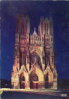 *CPM - 51 - REIMS - La Cathédrale Illuminée - Reims