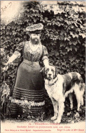 S16402 Cpa 88 Thaon Les Vosges - Madame Delait En Promenade Avec Son Chien - Thaon Les Vosges