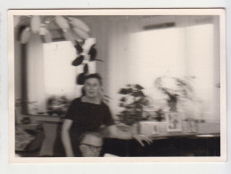 Woman, Blurred Unfocused Portrait, Room Interior, Vintage Orig Photo 10.4x7.3cm. (24389) - Anonymous Persons