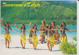 Bienvenue à Tahiti  Petit Groupe De Musiciens Et Danseuses Sur La Plage .  CM 2 Scans - Tahiti