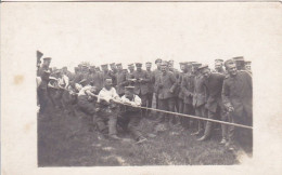 AK Foto Deutsche Soldaten Beim Tauziehen - Sport Unterhaltung - 1. WK  (69119) - Guerre 1914-18