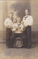 AK Foto 3 Deutsche Matrosen Mit Biergläsern - 1914  (69120) - Weltkrieg 1914-18