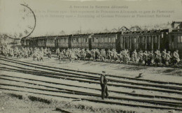 Reproduction "La Vie Du Rail"- A Travers La Somme Dévastée - Embarquement De Prisonniers Allemands En Gare De Flamincour - Trains