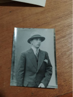 563 // PHOTO ANCIENNE / 10 X 7 CMS / HOMME AU CHAPEAU - Anonymous Persons