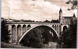 LUXEMBOURG. - Pont Adolphe, Caisse D'épargne  -  Non Circulée.  Carte 14 X 9 Cm.  Carte De Fabrication Suisse - Luxemburgo - Ciudad