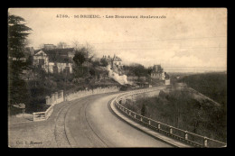 22 - ST-BRIEUC - LES NOUVEAUX BOULEVARD - TRAIN SUR LA VOIE DE CHEMIN DE FER - Saint-Brieuc