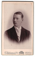 Fotografie Th. Schuhmann & Schn, Karlsruhe, Portrait Mann Im Halbprofil  - Anonyme Personen