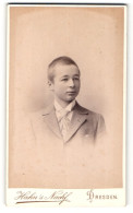 Fotografie Hahn`s Nachfolger, Dresden, Portrait Junge Mit Karierter Krawatte  - Anonyme Personen
