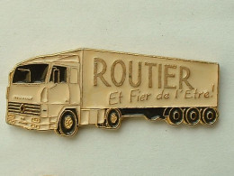 GRAND PIN'S CAMION RENAULT - ROUTIER ET FIER DE L'ETRE - Transports