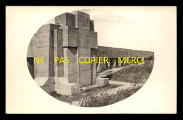 55 - DOUAUMONT - LE MONUMENT DE LA TRANCHEE DES BAIONNETTES - LIRE LE TEXTE - CARTE PHOTO ORIGINALE - Sonstige & Ohne Zuordnung